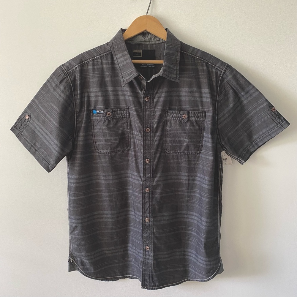 3/$30💚Industry Voltage mens grey stripes short sleeve button down size large